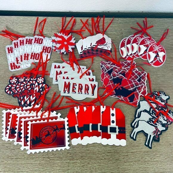 50-pc Beautiful Nostalgic Christmas Gift Tags - Picture 1 of 4